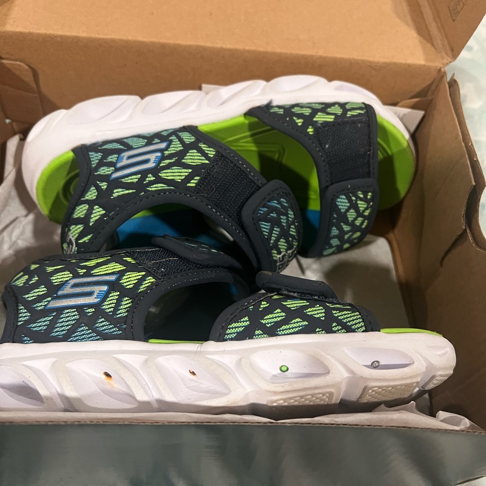 Sketchers stretchy boys sandals beach pool shoes size 1